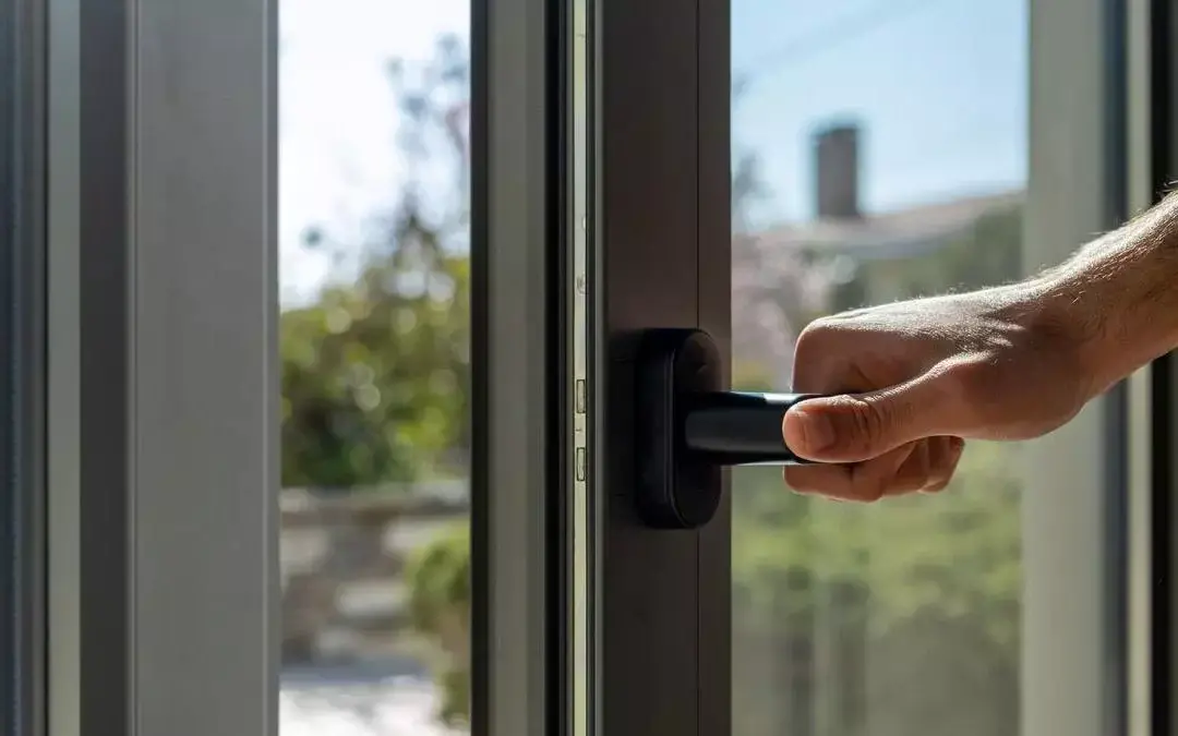 La mejor forma de limpiar los rieles de las ventanas correderas con la ayuda de un rotulador